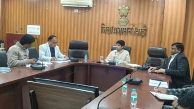 Photo of प्रधानमंत्री आदर्श ग्राम योजना के तहत करवाए जाए रचनात्मक कार्य :डीसी अभिषेक मीणा