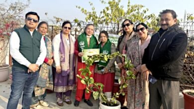 Photo of पर्यावरण मित्र समूह ने डॉ. शालू गुप्ता व निरुपमा गुप्ता को किया ‘हरियाली मित्र सम्मान’ से सम्मानित