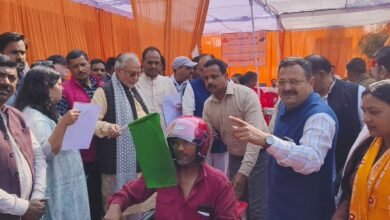 Photo of मुस्कुराए चेहरे, खिली उम्मीदें मंत्री सुरेश खन्ना ने किया उपकरण वितरण