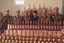 Photo of होली से पहले मैनपुरी पुलिस का बड़ा धमाका: 58 लाख की अवैध शराब के साथ अंतरराज्यीय तस्कर गिरफ्तार, ट्रक से बिहार जा रही थी खेप
