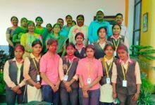 Photo of महाविद्यालय में रंगोत्सव पर अबीर गुलाल लगाकर छात्राओं ने खेली होली