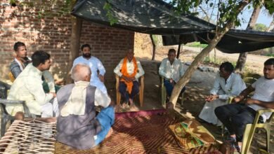 Photo of 27 जनवरी से प्रतिदिन गांव गांव व घर घर जाकर समाजवादी पार्टी से जोड़ने और सपोर्ट करने की जनता से अपील करते लखन प्रताप सिंह