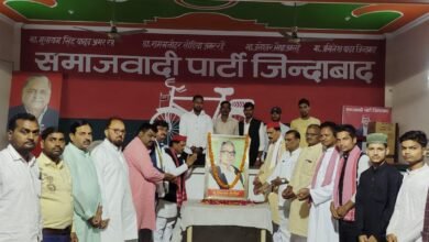 Photo of सपाइयों ने मनाई पूर्व सांसद शिवदयाल चौरसिया की जयंती,वक्ताओं ने उनके संघर्षों को किया याद