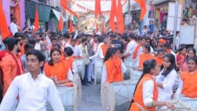 Photo of मैनपुरी में हिंदू नववर्ष पर भव्य शोभायात्रा: देश भर की सांस्कृतिक झलक और कैलाश खेर की प्रस्तुति