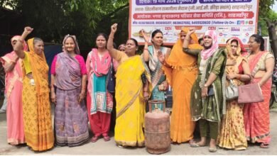 Photo of गैस की किल्लत को दूर करने की मांग कर सपा महिला सभा ने किया प्रदर्शन