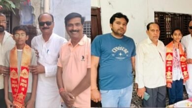 Photo of मेधावियों के घर पहुँचे समाजसेवी इंजी. धर्मवीर सिंह ‘राही’, पटका पहनाकर किया सम्मानित