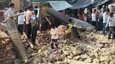 Photo of मैनपुरी: कच्ची दीवार और टीनशेड गिरने से एक ही परिवार के तीन लोगों की मौत, तीन घायल
