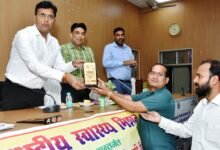 Photo of टीबी और एचआईवी अब लाइलाज नहीं, नियमित दवा से संभव है स्वस्थ जीवन: जिलाधिकारी