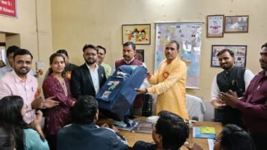 Photo of मेरा युवा भारत शाहजहांपुर द्वारा युवा मंडलों व महिला मंडलों को किया गया खेल सामग्री का वितरण