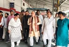 Photo of सांसद ने वित्तमंत्री और डीआरएम के साथ रेलवे स्टेशन पर चल रहे निर्माण कार्य का किया निरीक्षण, निर्माण कार्य धीमी गति से चलने पर जताई नाराजगी