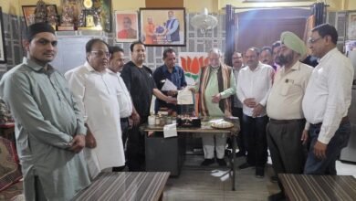 Photo of व्यापारियों की समस्याओं को लेकर वित्त मंत्री को सौंपा ज्ञापन, मिला ठोस आश्वासन