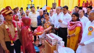 Photo of मैनपुरी: मुख्यमंत्री सामूहिक विवाह योजना में 22 जोड़े बंधे शादी के बंधन में, विधायक और डीएम ने दिया आशीर्वाद