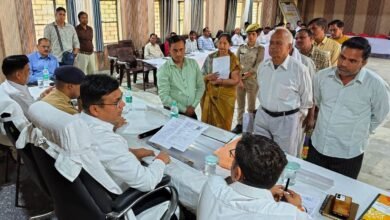Photo of मैनपुरी: तहसील कुरावली में बोले DM—भूमि विवादों और अवैध कब्जों पर दिखाएं सख्ती, लापरवाह कोटेदारों पर होगी FIR