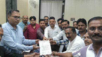 Photo of शहीदों की नगरी में प्रतिमाएं क्षतिग्रस्त होने पर सेंट्रल जर्नलिस्ट एसोसिएशन ने डीएम को दिया ज्ञापन,पत्रकारों ने की कार्रवाई की मांग