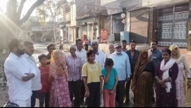 Photo of आदर्श नगर में जलभराव व सीवर ओवरफ्लो से लोगों का जीना दूभर