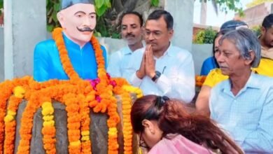 Photo of नगर आयुक्त विपिन मिश्रा ने 24 घंटे में दोबारा स्थापित कराई शहीदों की प्रतिमाएं