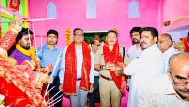 Photo of दुर्गा माता मंदिर कुर्रिया में डीएम-एसपी ने किया दर्शन, सुरक्षा व्यवस्था का लिया जायजा