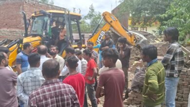 Photo of नाला निर्माण के नाम पर गरीबों की झोपड़ियां उजाड़ने पहुँचा बुलडोजर, कांग्रेस ने रोका,दी आंदोलन की चेतावनी