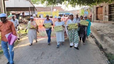 Photo of स्कूल चलो अभियान के तहत शिक्षकों ने घर-घर बजाई कुंडी