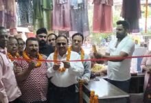 Photo of बहादुरगंज में ‘मंजू कलेक्शन’ का भव्य उद्घाटन: महिलाओं के लिए फैशन का नया ठिकाना