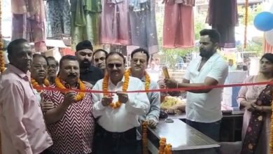 Photo of बहादुरगंज में ‘मंजू कलेक्शन’ का भव्य उद्घाटन: महिलाओं के लिए फैशन का नया ठिकाना