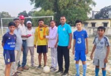 Photo of चाय बेचकर बना फुटबॉल खिलाड़ी और अब आर्मी ऑफिसर,सहयोगियों ने किया सम्मानित