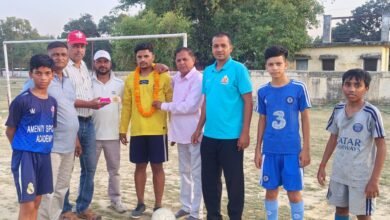 Photo of चाय बेचकर बना फुटबॉल खिलाड़ी और अब आर्मी ऑफिसर,सहयोगियों ने किया सम्मानित