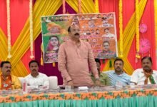 Photo of कटरा नगर पंचायत अध्यक्ष के उपचुनाव में भाजपा प्रत्याशी के लिए सांसद अरुण सागर ने किया जनसंपर्क मांगे वोट