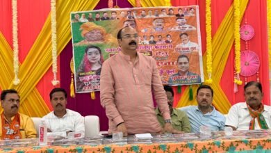 Photo of कटरा नगर पंचायत अध्यक्ष के उपचुनाव में भाजपा प्रत्याशी के लिए सांसद अरुण सागर ने किया जनसंपर्क मांगे वोट