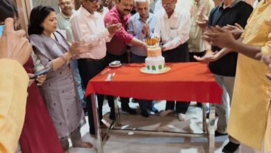 Photo of यूपी वित्तमंत्री सुरेश खन्ना का जन्मदिवस हनुमतधाम में श्रद्धा और उत्साह के साथ मनाया गया