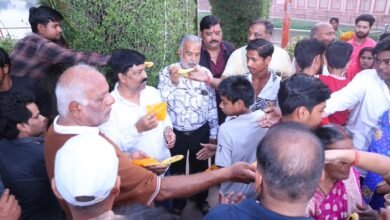Photo of दूसरे बड़े मंगलवार को समाजसेवी संजय गुप्ता पाईप वालो ने हनुमतधाम पर किए दर्शन