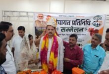 Photo of पंचायत प्रतिनिधियों ने विधायक रानू का किया भव्य सम्मान, चांदी का मुकुट पहनाकर जताया आभार