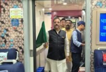 Photo of जनपदवासियों को मिली सौगात अब शाहजहांपुर स्टेशन पर वंदे भारत एक्सप्रेस ट्रेन का होगा ठहराव,राज्यसभा सांसद मिथलेश कुमार ने ट्रेन को हरी झंडी दिखाकर किया रवाना