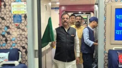 Photo of जनपदवासियों को मिली सौगात अब शाहजहांपुर स्टेशन पर वंदे भारत एक्सप्रेस ट्रेन का होगा ठहराव,राज्यसभा सांसद मिथलेश कुमार ने ट्रेन को हरी झंडी दिखाकर किया रवाना