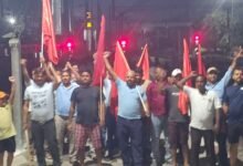 Photo of लोको पायलट से मारपीट पर भड़के रेलवे कर्मचारी, रोजा स्टेशन पर हंगामा; वेंडरों से धक्का-मुक्की 