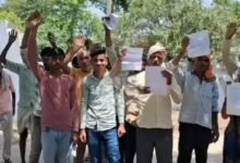 Photo of मैनपुरी: राशन वितरण में गड़बड़ी को लेकर फूटा ग्रामीणों का गुस्सा, जांच के आदेश