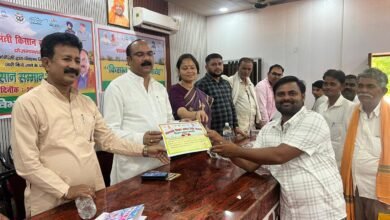 Photo of शाहजहांपुर में सांसद अरुण सागर ने किसानों को प्रमाण पत्र देकर किया सम्मानित, देखा सीधा प्रसारण