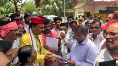 Photo of रेलवे की जमीन से झुग्गी-झोपड़ी हटाने के नोटिस के विरोध में सपा ने किया प्रदर्शन,दिया ज्ञापन