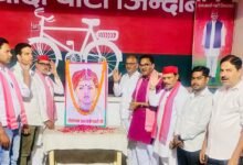 Photo of पार्टी कार्यालय पर सपा ने मनाई वीरांगना ऊदा देवी पासी जी की जयंती,चित्र पर अर्पित की पुष्पांजलि