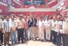 Photo of विभिन्न जनसमस्याओं को लेकर आदर्श व्यापार मंडल ने नगर निगम कार्यालय का किया घेराव,दिया ज्ञापन