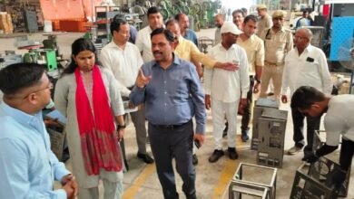 Photo of जिलाधिकारी ने मैनपुरी की प्रमुख औद्योगिक इकाइयों का किया निरीक्षण: स्थानीय उत्पादों की ब्रांडिंग और सुरक्षा व्यवस्था मजबूत करने के निर्देश