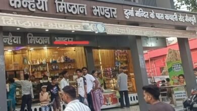 Photo of मैनपुरी में खाद्य सुरक्षा विभाग की बड़ी कार्रवाई: एक्सपायरी तेल और दूषित मिठाइयां नष्ट, मचा हड़कंप