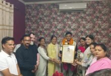Photo of मासूम राहुल को अपाहिज होने से बचाकर उसका निशुल्क इलाज करने को लेकर सहयोग संस्था ने डॉक्टर के पी गुप्ता को किया सम्मानित