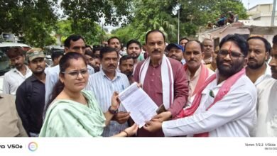 Photo of कांवड़ यात्रा के नाम पर मीट की दुकानें बंद कराने का विरोध,सपा ने डीएम के नाम नायब तहसीलदार को सौंपा ज्ञापन