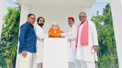 Photo of स्वतंत्रता दिवस के मौके पर सपा जिलाध्यक्ष तनवीर खां ने किया शहीदों की प्रतिमाओं पर माल्यार्पण कर नमन