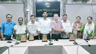 Photo of स्वतंत्रता दिवस के मौके पर सीएमओ कार्यालय में सीएमओ ने किया ध्वजारोहण,उत्कृष्ट कार्य करने वाले चिकित्सक व कर्मचारियों का किया सम्मान