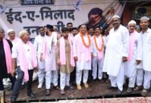 Photo of समाजसेवी संजय गुप्ता पाईप वालो ने ईदमिलादुन्नबी के जुलूस में शामिल लोगों पर पुष्पवर्षा कर किया स्वागत,पेश की मुबारकबाद