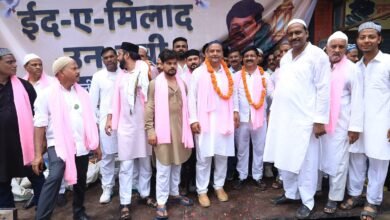 Photo of समाजसेवी संजय गुप्ता पाईप वालो ने ईदमिलादुन्नबी के जुलूस में शामिल लोगों पर पुष्पवर्षा कर किया स्वागत,पेश की मुबारकबाद